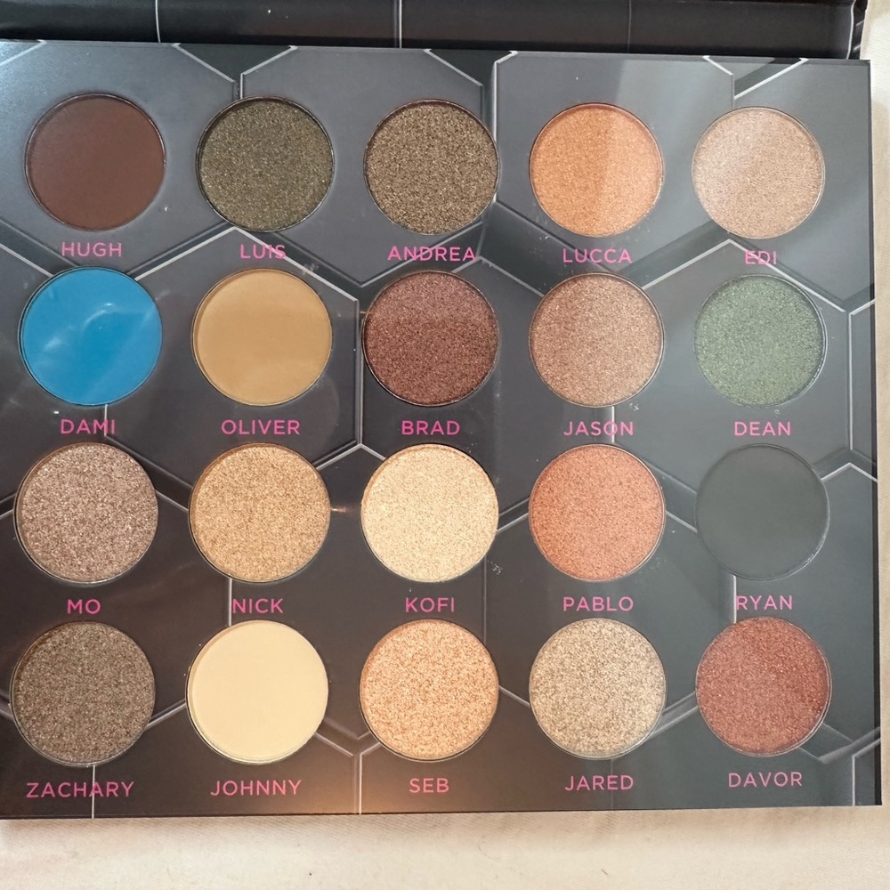 Bee Beauty London “Barbarella” New and Unused Eyeshadow Palette - Picture 3 of 4